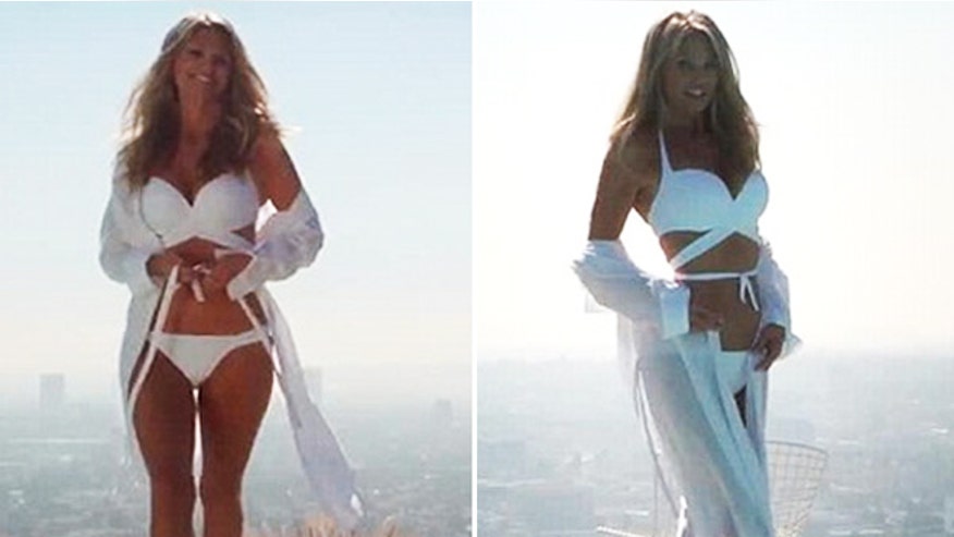 christie brinkley bikini 660.jpg
